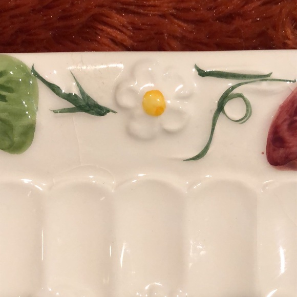 🍓🍃Stunning hand painted ceramic serving piece🌼 - Picture 11 of 12